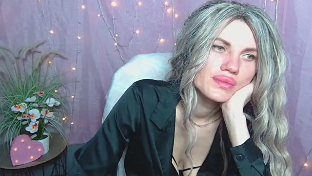 MilaLoona live XXX chat