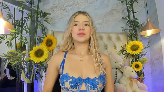 LittleeJaz élő XXX-chatje