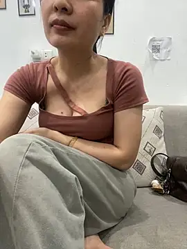 Ivy_Trix2 – Naživo XXX chat