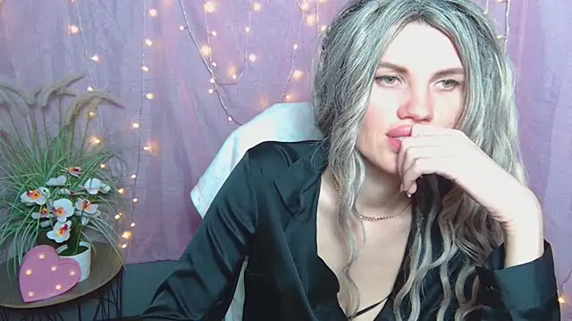 MilaLoonaのライブXXXチャット