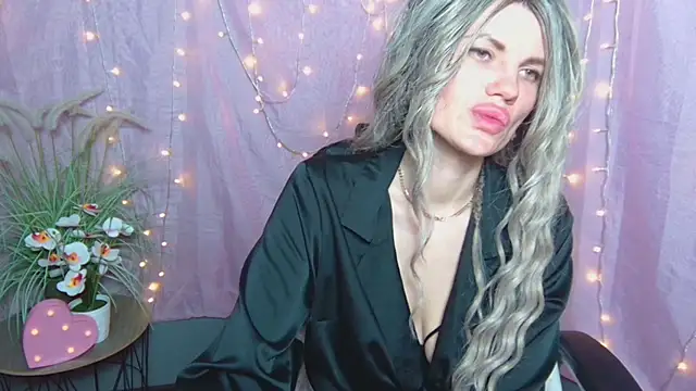 MilaLoona's Live XXX Chat