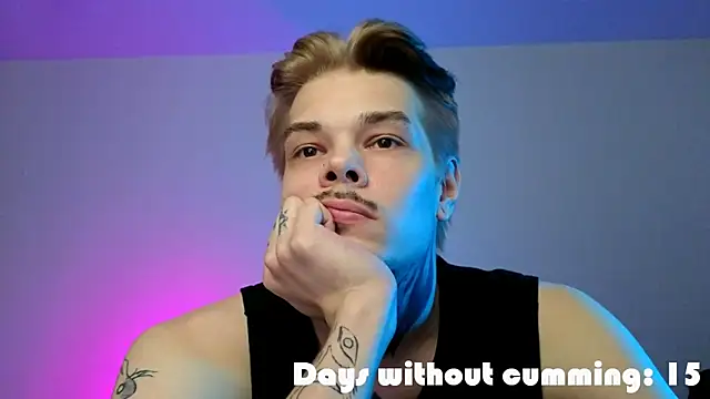 Pertunjukan Kamera Web DENIS_HERE