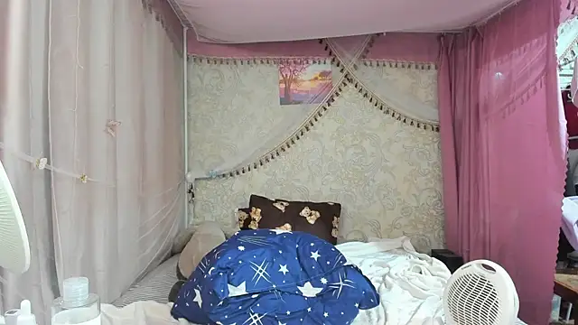 leila_bambi_'s Live XXX Chat