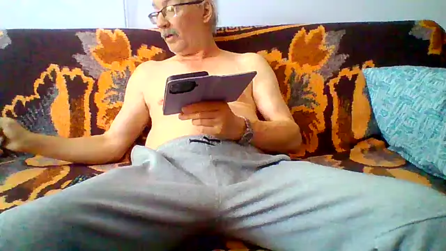 Webkamerová show cumloverboyxx69