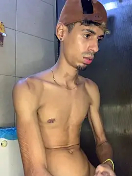 alexx_23cm Adlı Modelin Canlı XXX Sohbeti