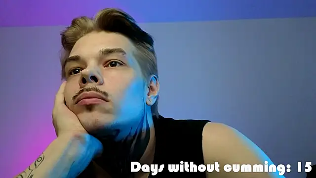 Pertunjukan Kamera Web DENIS_HERE