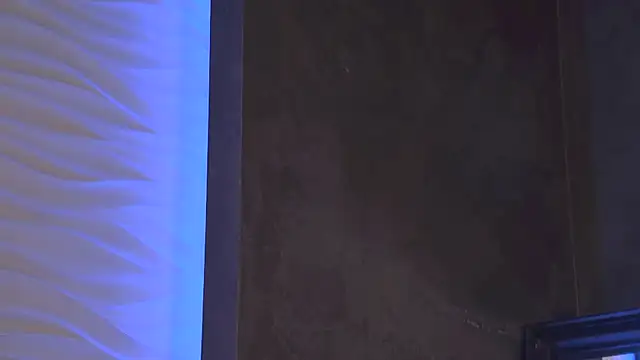 AriWild: онлайн-секс-чат