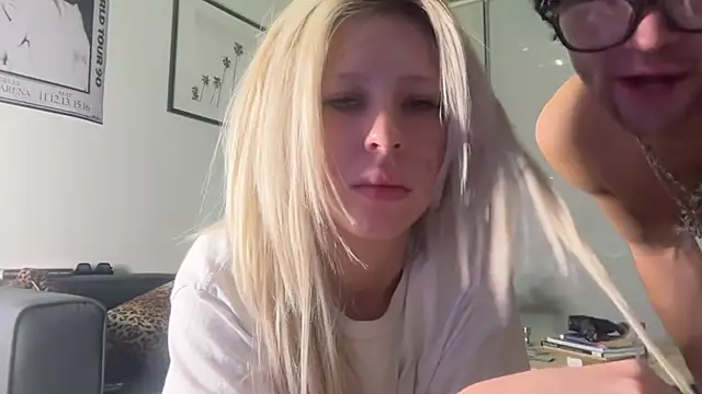 blondieangel24 网络视讯表演