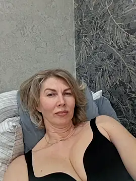 stellahere8's Live Sex Cam Show