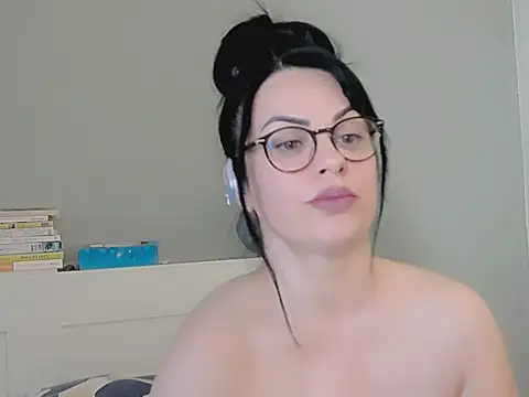 AlineFrancaise Chat XXX live