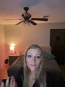 T-MarriedAndMessy-K élő XXX-chatje