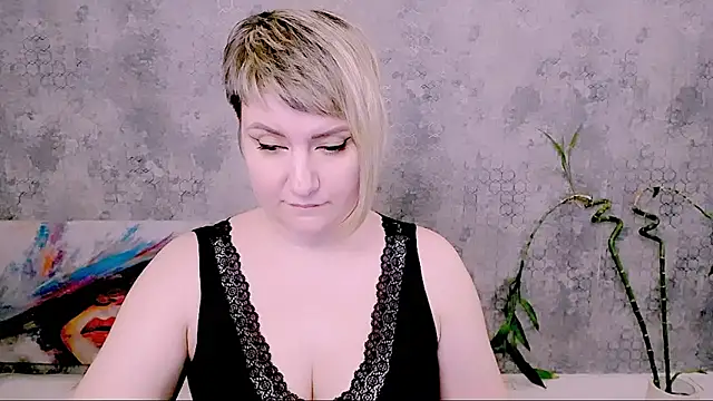 Djullia Live XXX-Chat