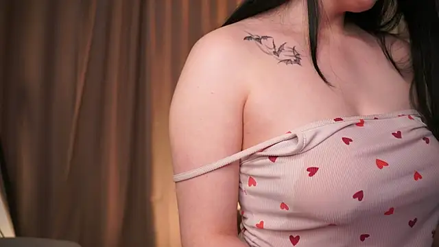 Show modela DeloresSaberi na web-kameri