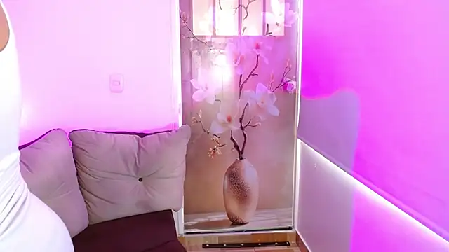 milfrousse's Live XXX Chat