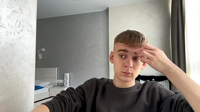 Show modela SoloFury na web-kameri