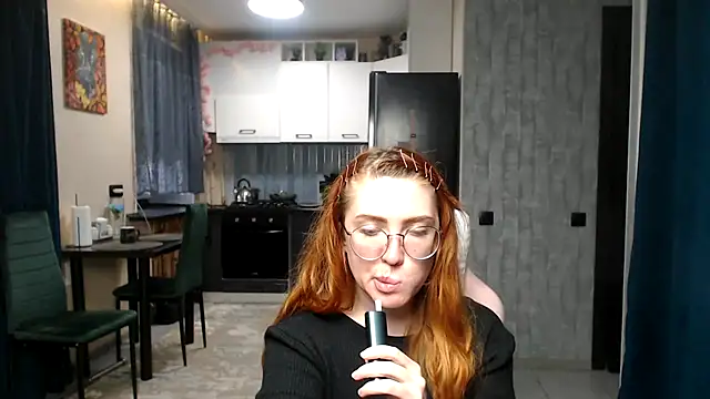 Reginasmilee Chat XXX in diretta