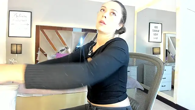 Chat +18 de cellestehot ao vivo