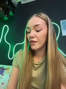 MilaMoone: онлайн-секс-чат