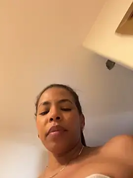 _AryCoral555 Show Webcam