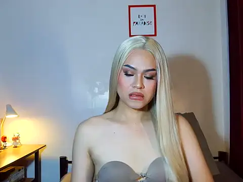 Онлайн чат XXX MistressLuna1
