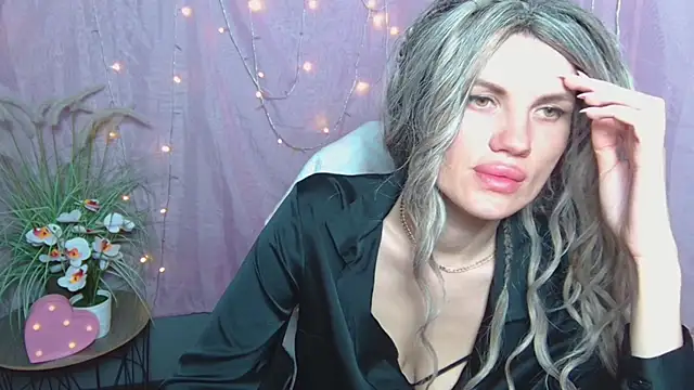 MilaLoonaのライブXXXチャット