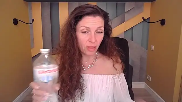 EllaLongのライブXXXチャット