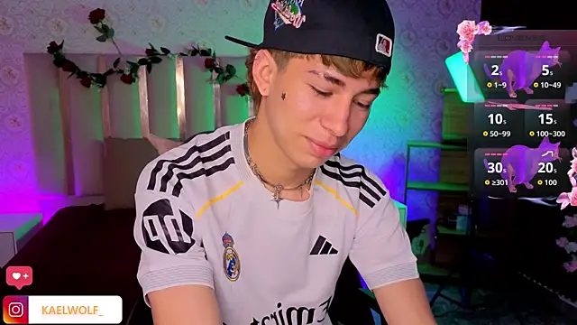 kaelwolf_tay: διαδικτυακό σόου στην κάμερα