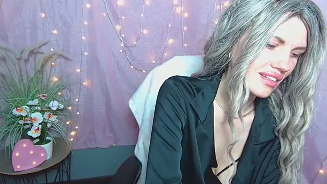 MilaLoona's Live XXX Chat