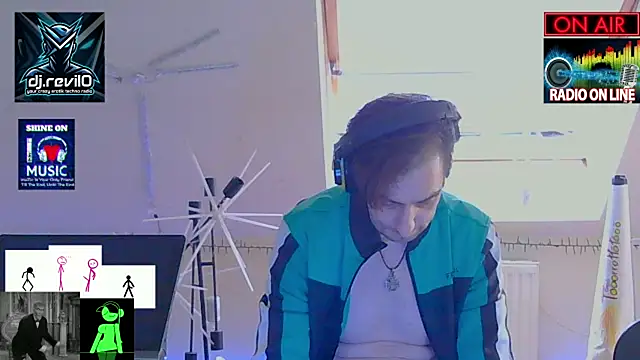 RevilO1180 Show in webcam