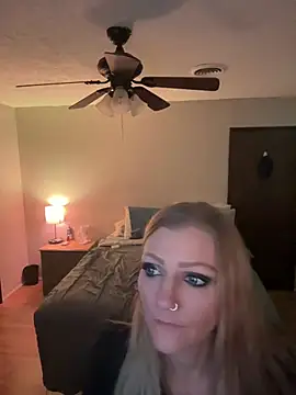 T-MarriedAndMessy-K: онлайн-секс-чат