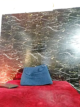 crislingery_dolli webcam show