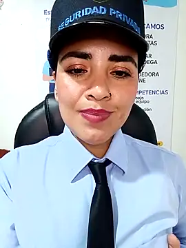 MAYE__13: διαδικτυακό σόου στην κάμερα