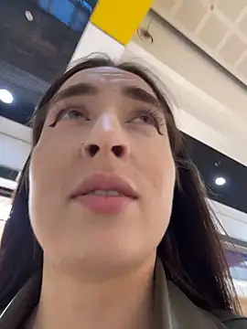 Holly_Play Chat XXX live