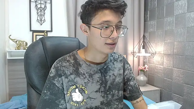 Show modela SantiagoRusso18 na web-kameri