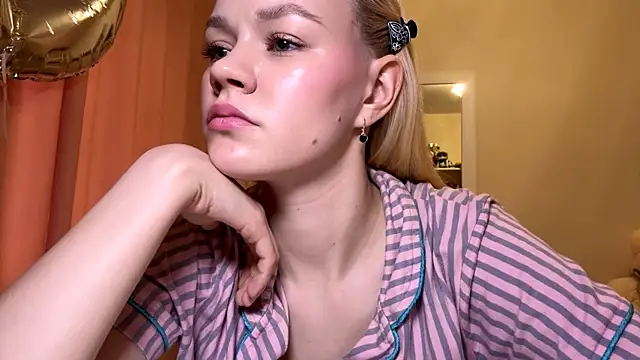 MiaCashe Chat XXX live