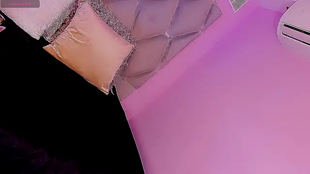 Daniiela_Ember: διαδικτυακό σόου στην κάμερα