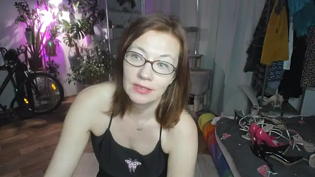 Constancia_pure: απευθείας συνομιλία ΧΧΧ