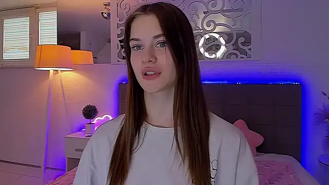 Онлайн чат XXX LuisaClover