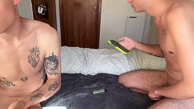 AlphaTwinks 现场XXX聊天