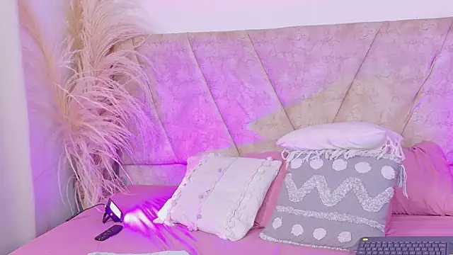 victoria_withmore's Live Sex Cam Show