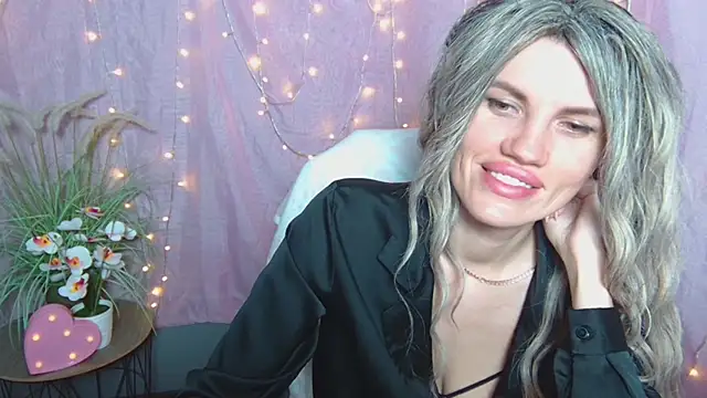 MilaLoona Adlı Modelin Canlı XXX Sohbeti