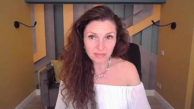 EllaLong élő XXX-chatje