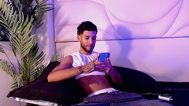 Thiagoferreti Adlı Modelin Web Kamerası Şovu