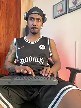 Chatroom XXX en direct de Latinmoster_boss