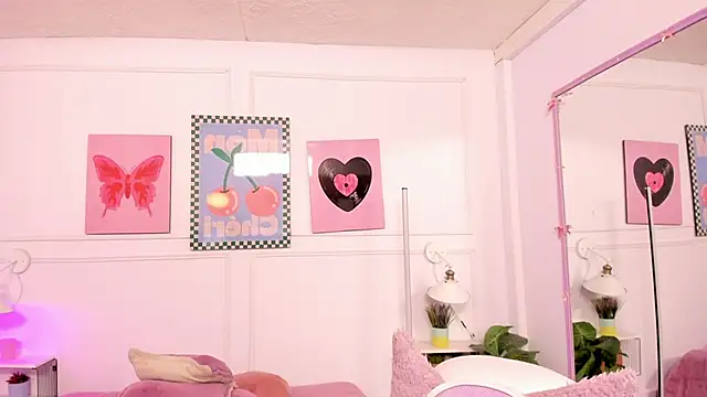 Elie_Conor's Live Chat Room