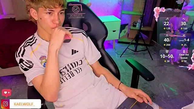 kaelwolf_tay Show Webcam