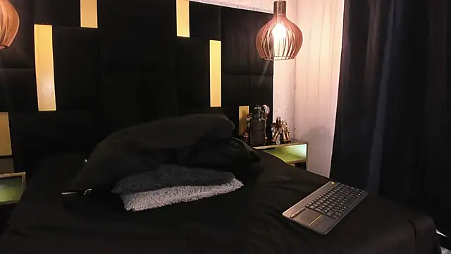 Lucio__Fox Show in webcam