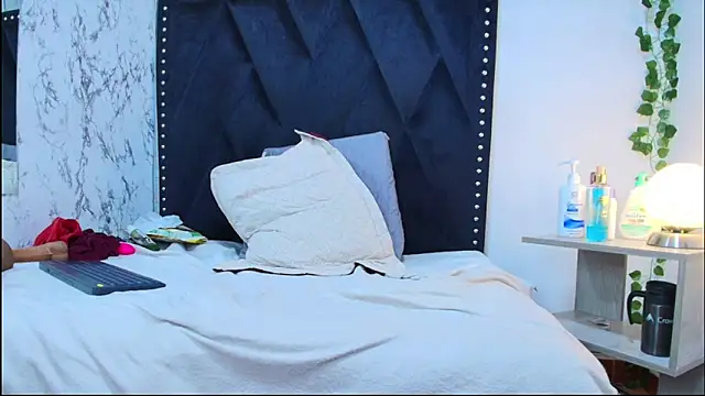 Czat XXX na żywo – Rachele_x