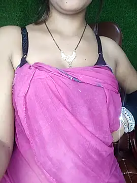 CUTI-NAINA Adlı Modelin Canlı XXX Sohbeti