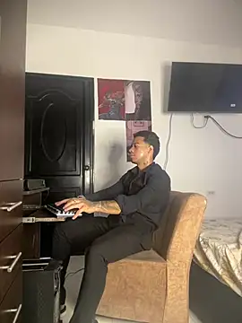 Kenny_romano Pertunjukan Webcam